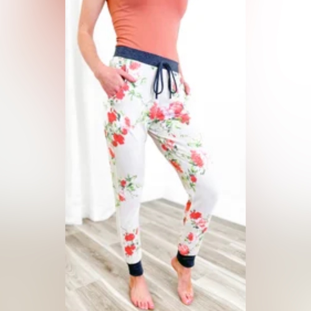 *NWT Floral Elastic Waist Joggers